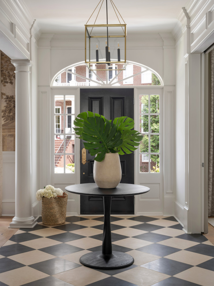 Atlanta Traditional - Elegant home design photo in Atlanta