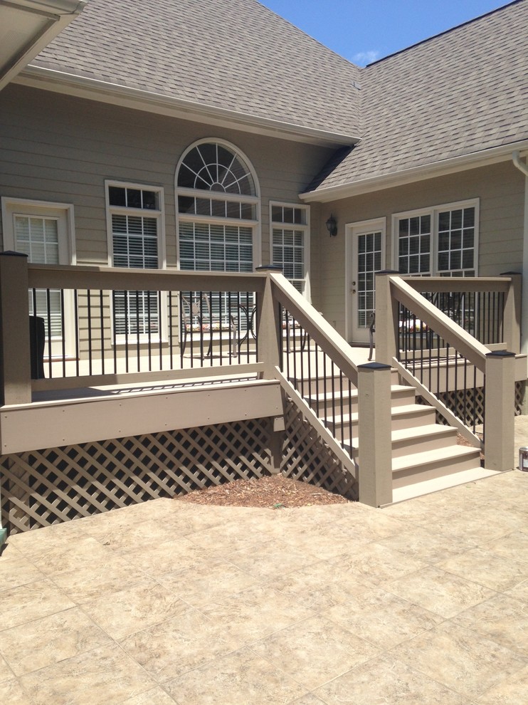 Deck - mid-sized traditional backyard deck idea with no cover