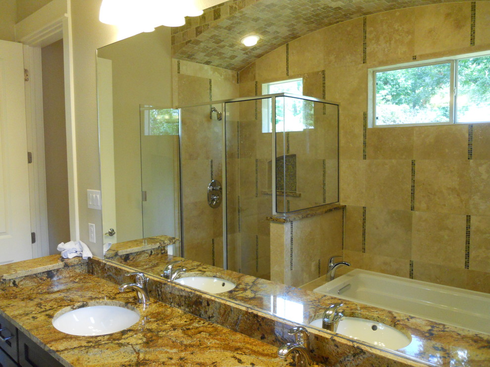 Photo of a modern bathroom in Austin.