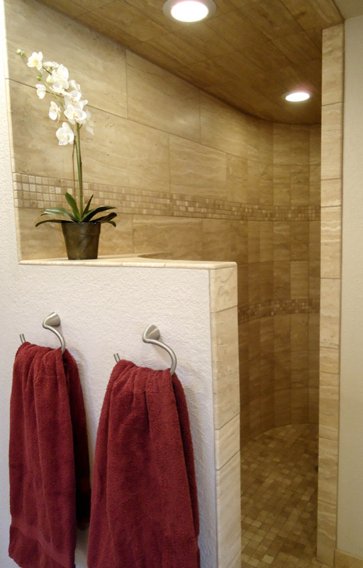 Example of a transitional bathroom design in Phoenix