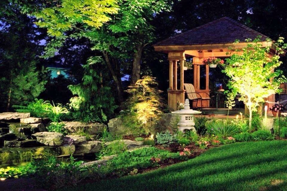 Example of a transitional home design design in Chicago