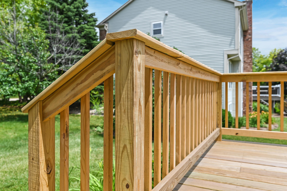 Inspiration for a backyard wood railing deck remodel in Chicago