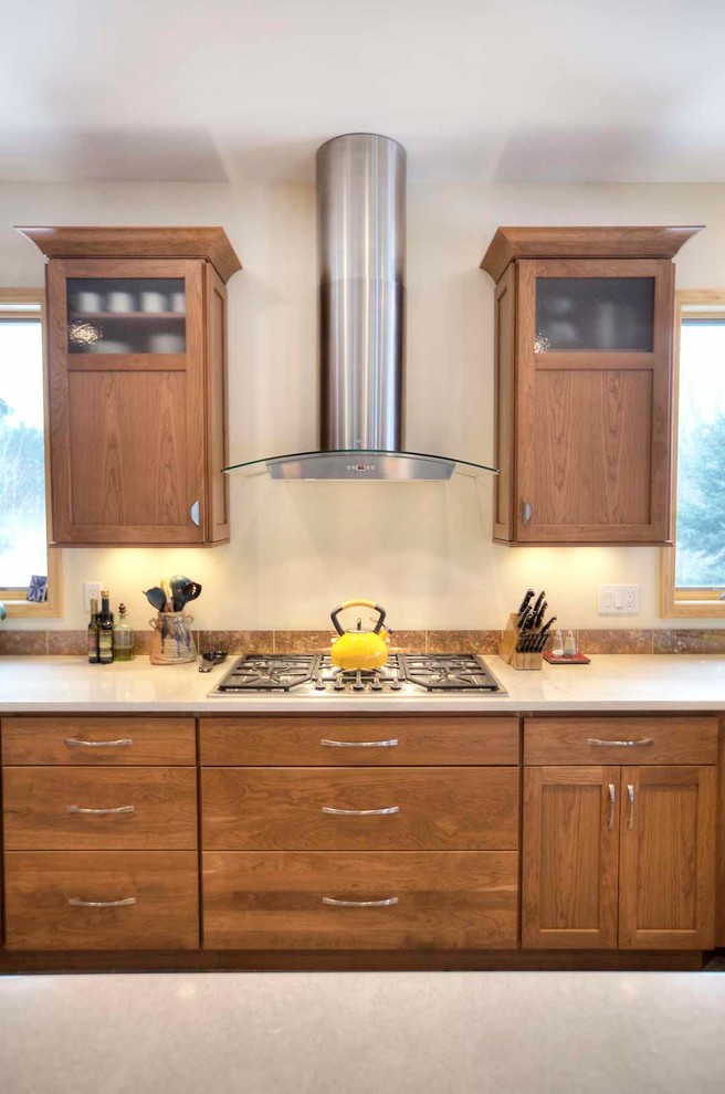 Example of a mid-sized transitional u-shaped slate floor eat-in kitchen design with an undermount sink, flat-panel cabinets, medium tone wood cabinets, quartz countertops, brown backsplash, stone tile backsplash, stainless steel appliances and an island