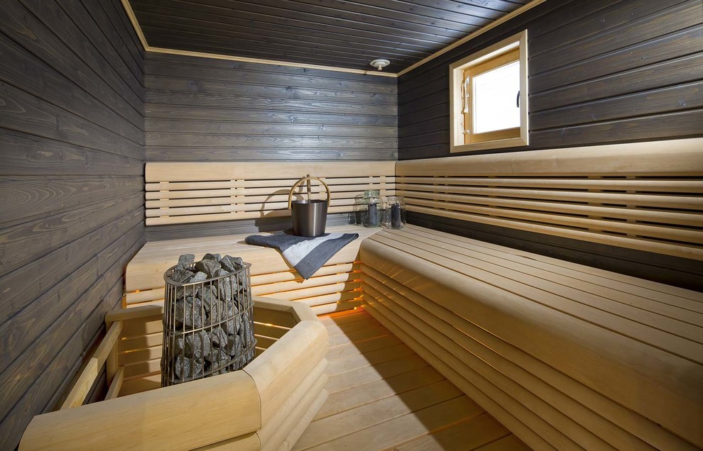 Scandinavian bathroom in Moscow with black walls, light hardwood floors, with a sauna and beige floor.
