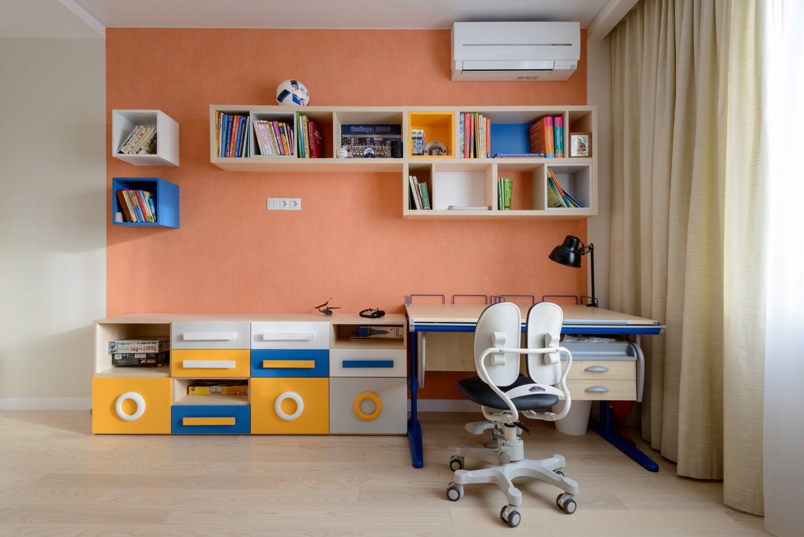 Любовь к белому цвету.