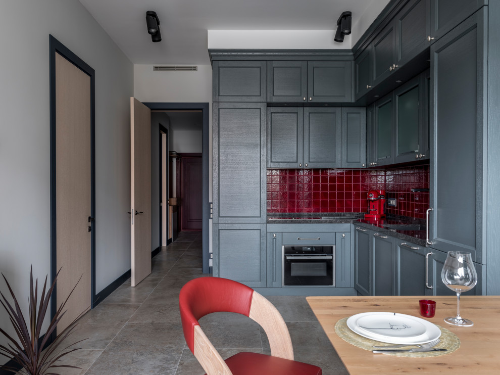 This is an example of a mid-sized contemporary l-shaped eat-in kitchen in Moscow with recessed-panel cabinets, grey cabinets, quartz benchtops, red splashback, ceramic splashback, porcelain floors, beige floor and grey benchtop.