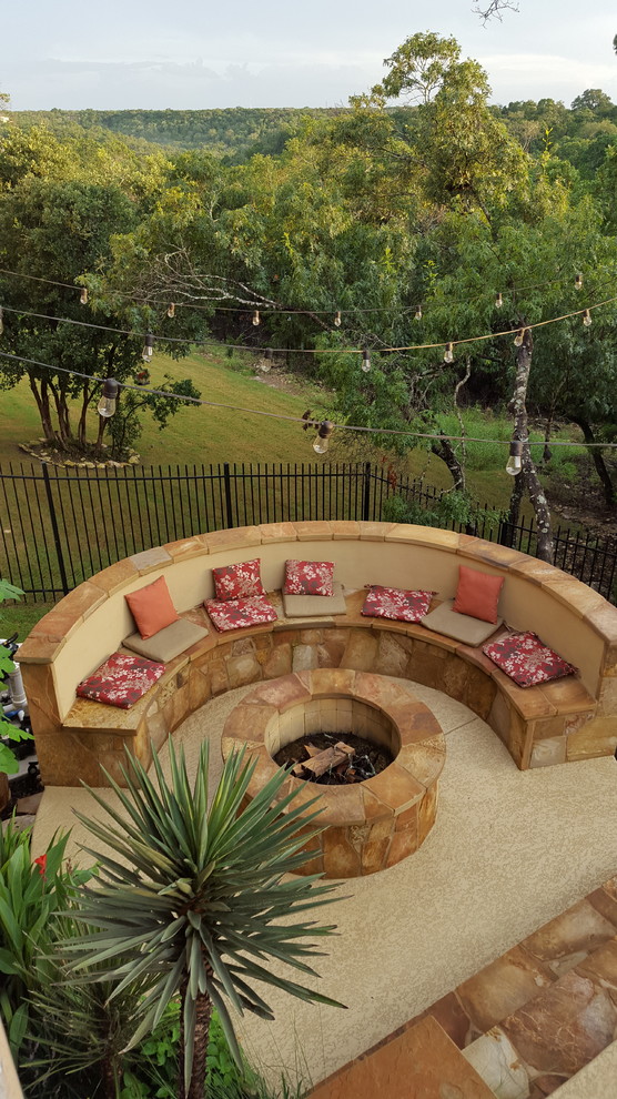 Mountain style home design photo in Austin
