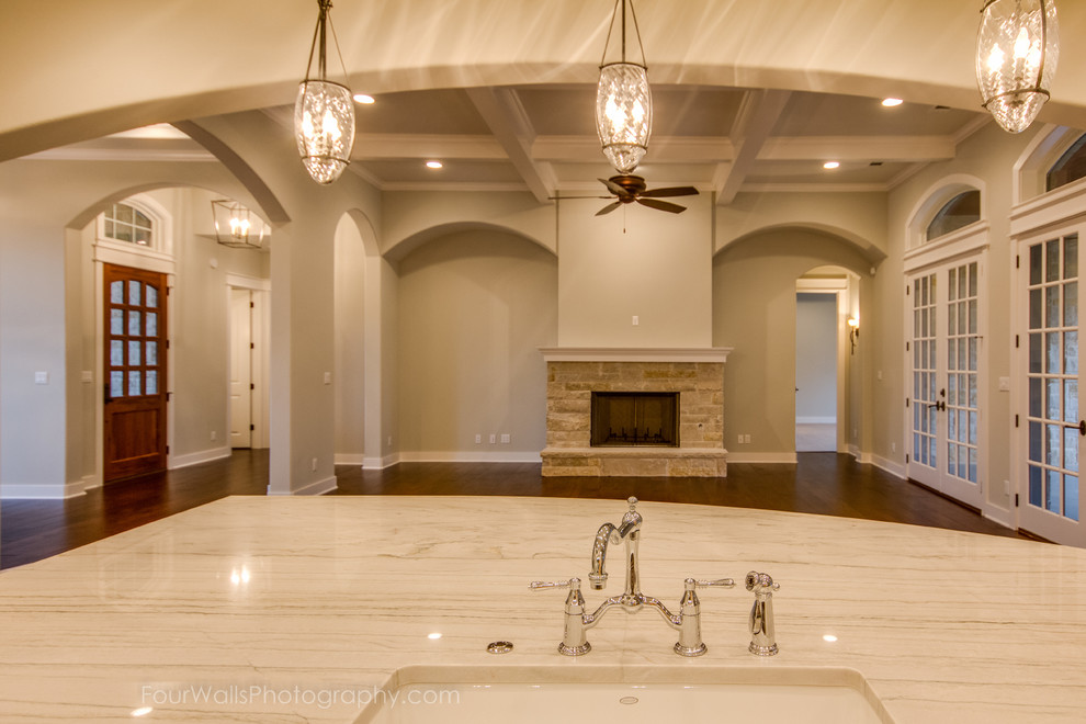 Kitchen - transitional kitchen idea in Austin
