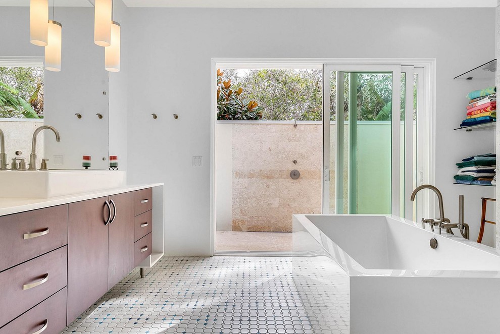 Example of a bathroom design in Orlando