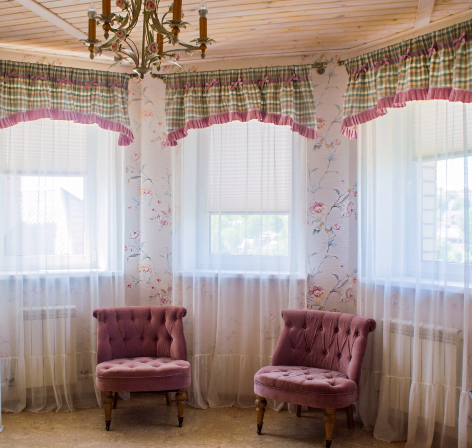 Клетчатые ламбрекены