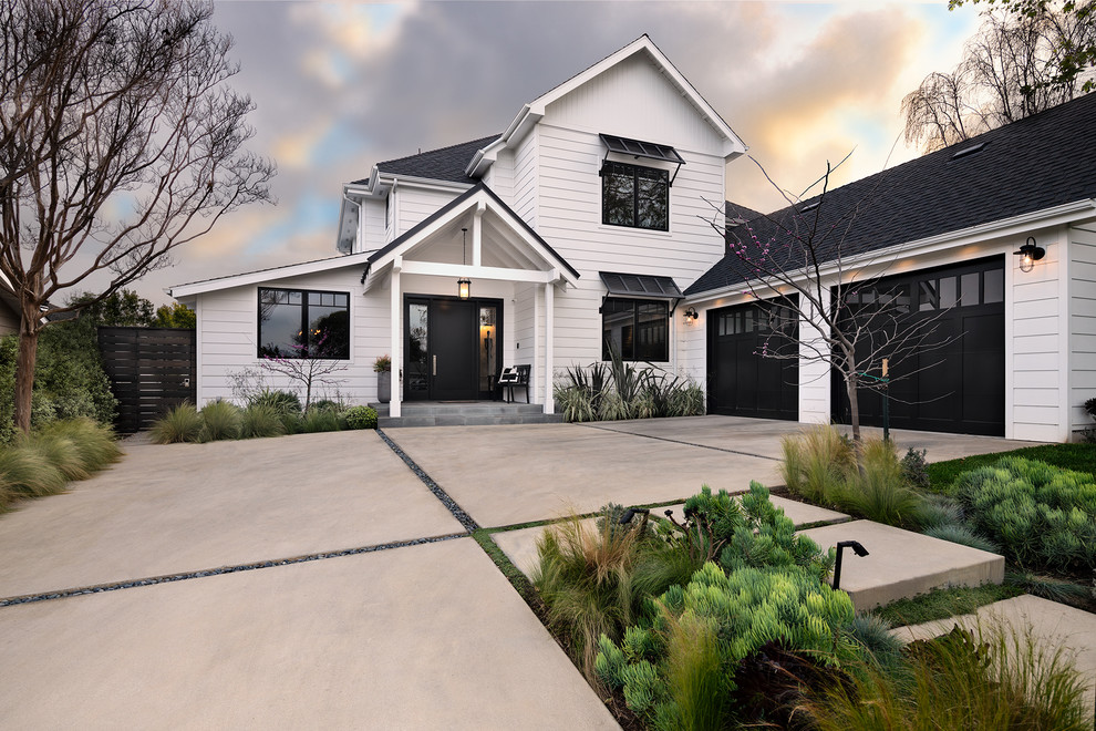 Design ideas for a country exterior in Los Angeles.