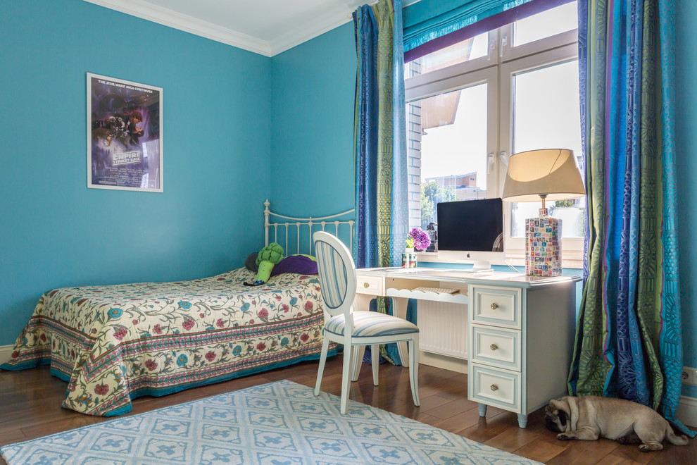 Transitional teen room in Moscow for girls.