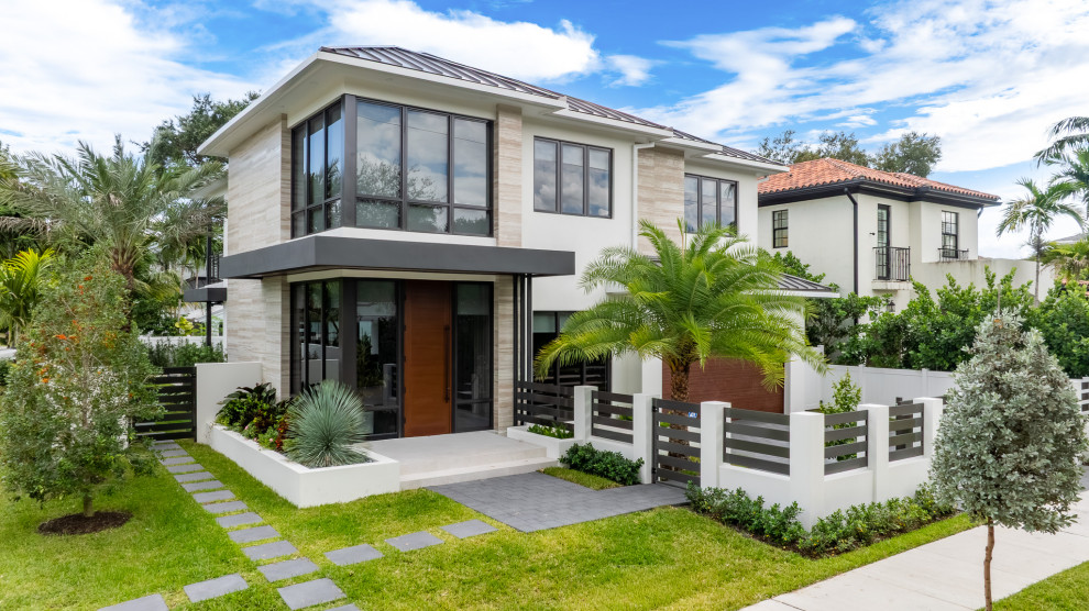 Contemporary exterior home idea in Miami