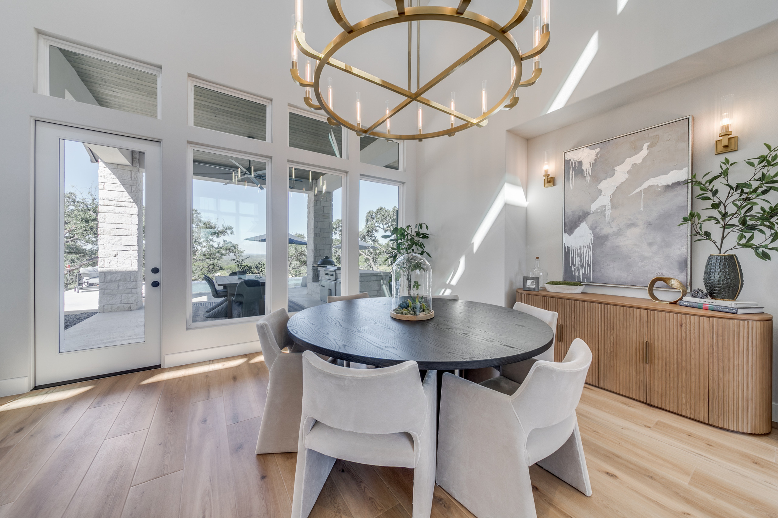 Modern European: 3,830 ft², 4 BR/3 BA/1 ST