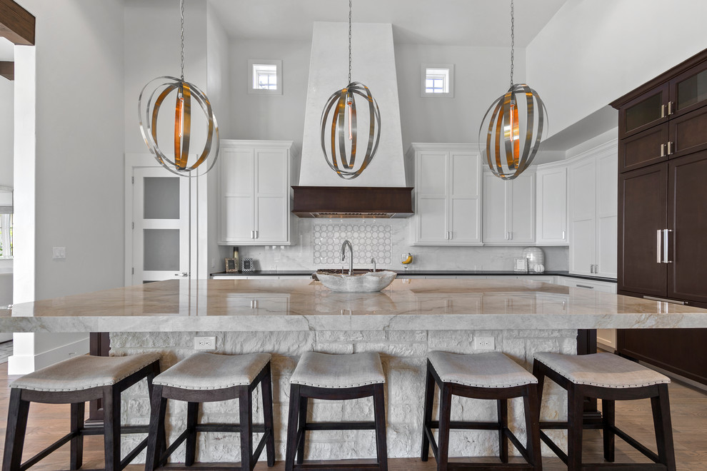 Inspiration for a transitional u-shaped kitchen in Austin with a single-bowl sink, shaker cabinets, white cabinets, white splashback, panelled appliances, with island and beige floor.