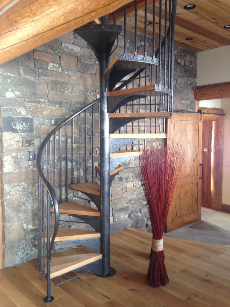 Mid-sized mountain style light wood floor staircase photo