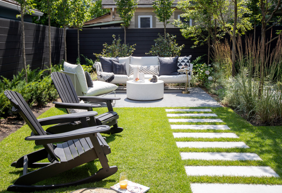 Inspiration for a transitional patio in Vancouver.