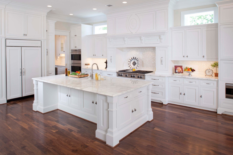 Kitchen - kitchen idea in Houston