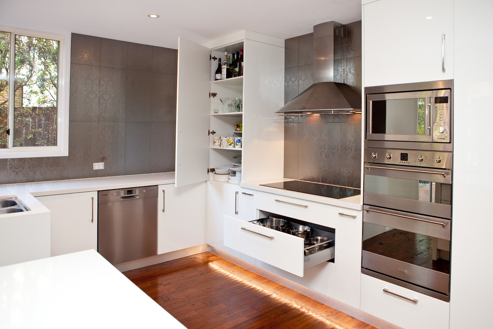 Design ideas for a contemporary kitchen in Brisbane.