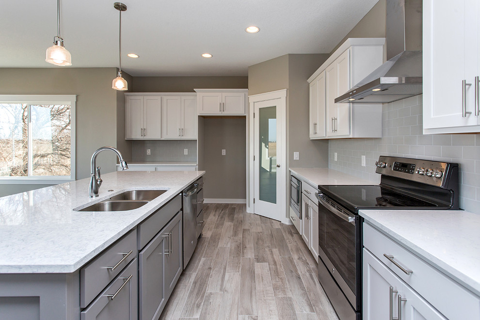 Large transitional kitchen photo