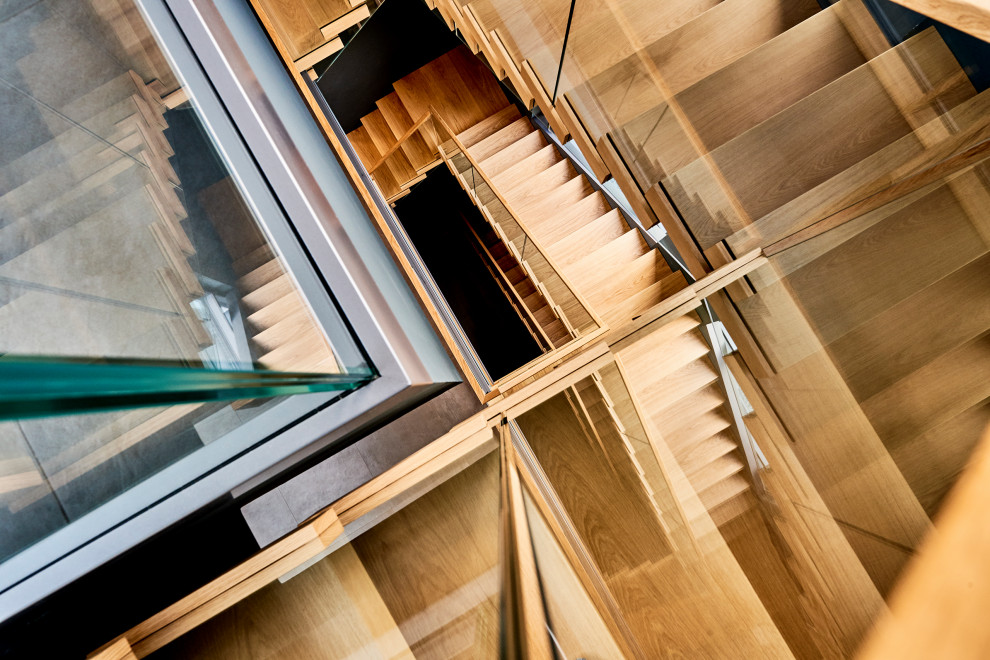 Консольная лестница с инновационной встроенной подсветкой