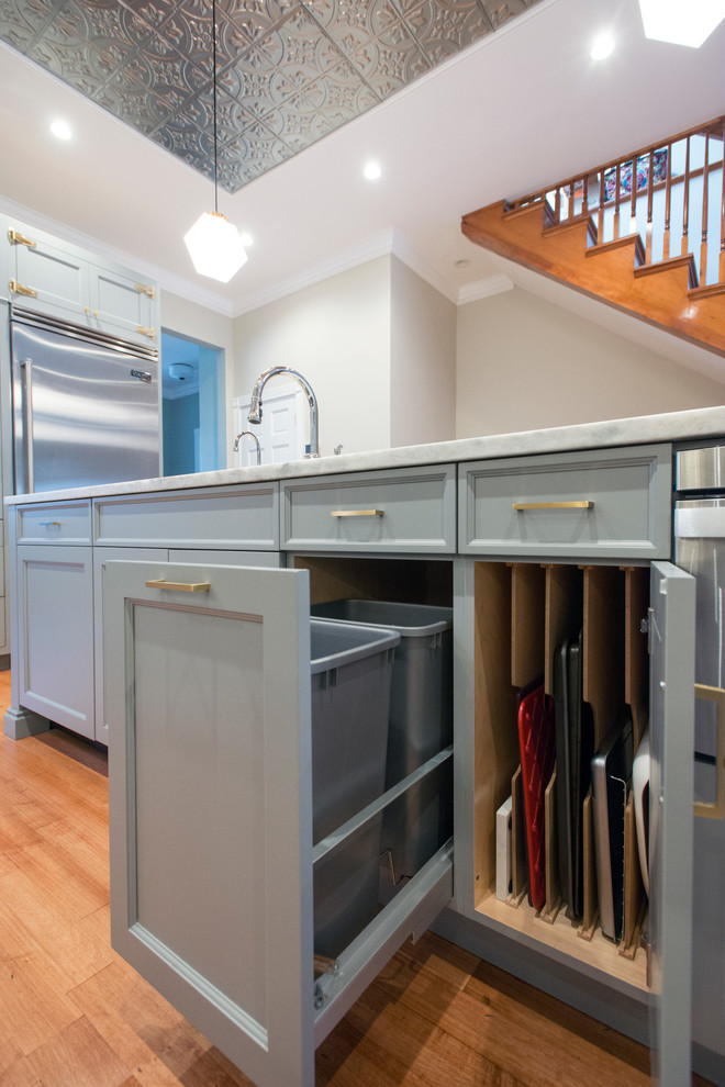 Inspiration for a transitional home design remodel in Chicago