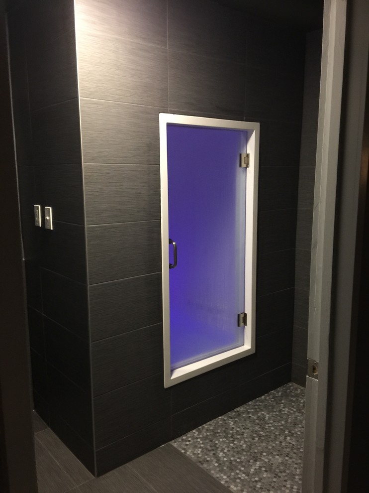 Bathroom - bathroom idea in New York