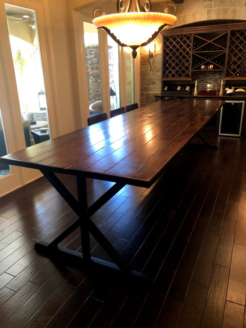 Custom Walnut dining table rustico-comedor