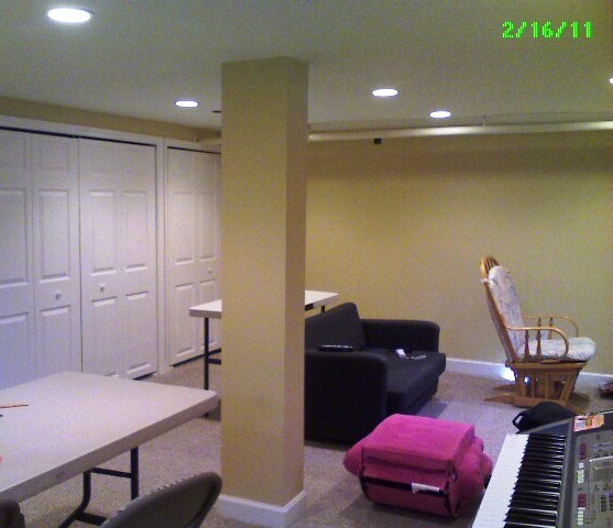 This is an example of a traditional basement in Newark.