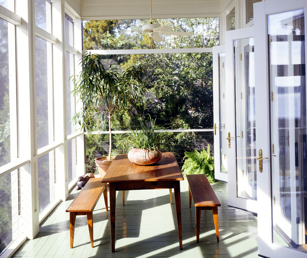 Inspiration for a traditional screened-in verandah in Atlanta with a roof extension.