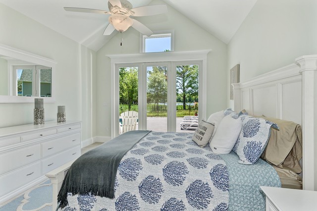 Luxury bedroom overlooking the water maritim-schlafzimmer