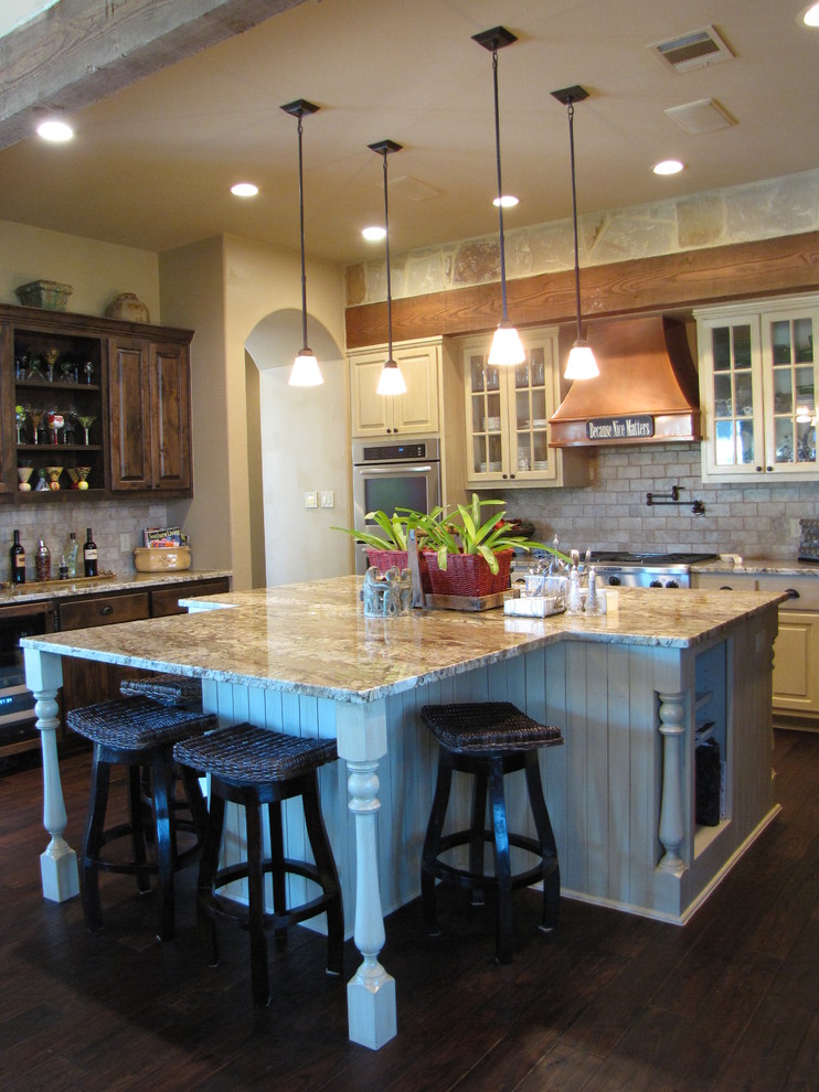Example of a transitional kitchen design in Austin