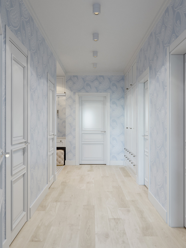 Прихожая-коридор в трехкомнатной квартире