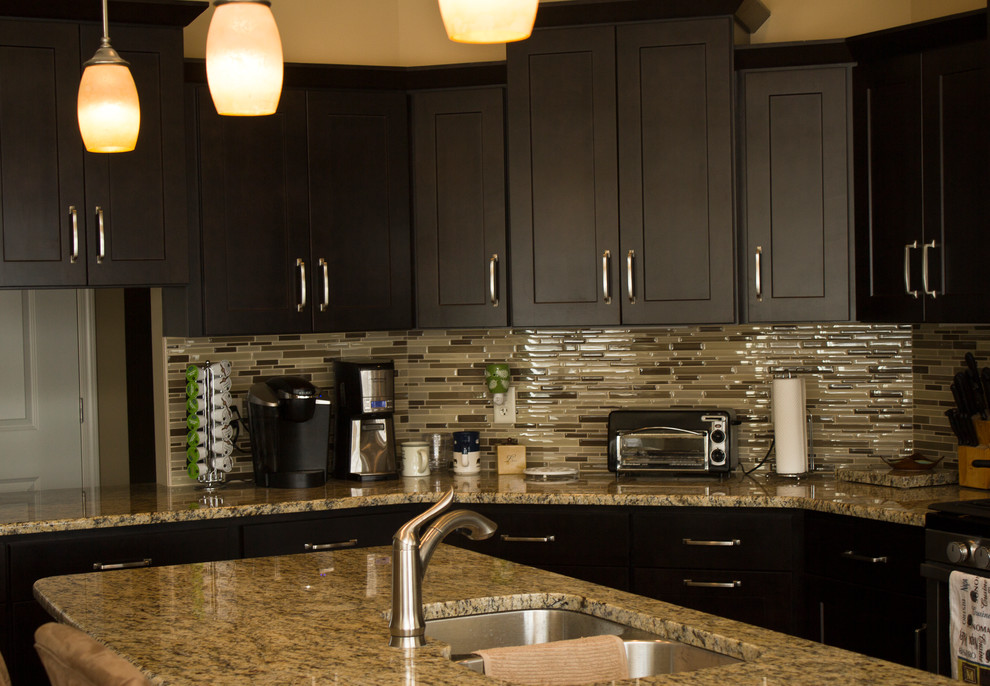 Example of a transitional kitchen design in Chicago