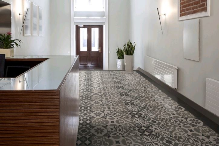 Entryway - transitional entryway idea in St Louis