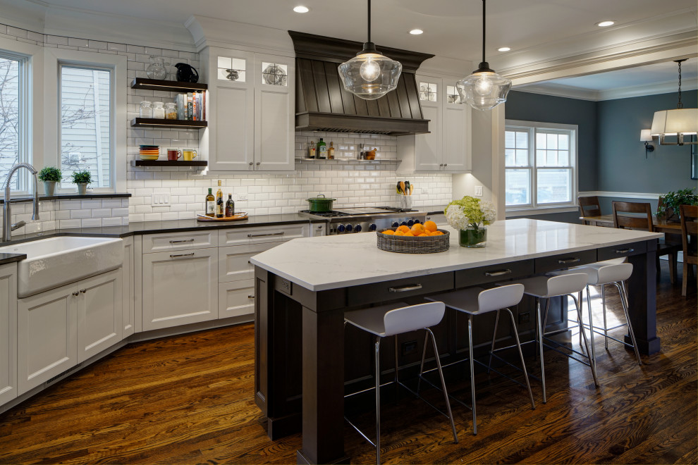 Example of a transitional kitchen design in Chicago
