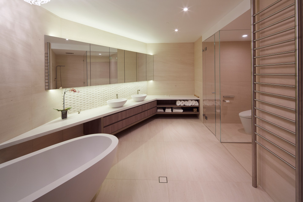 Photo of a contemporary bathroom in Sydney.