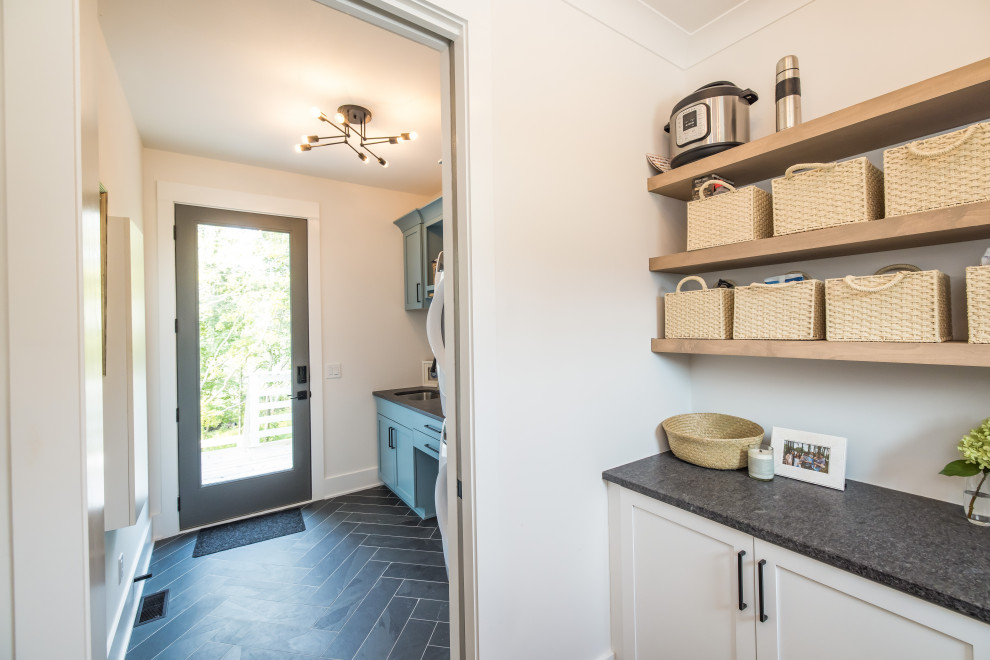 Home design - transitional home design idea