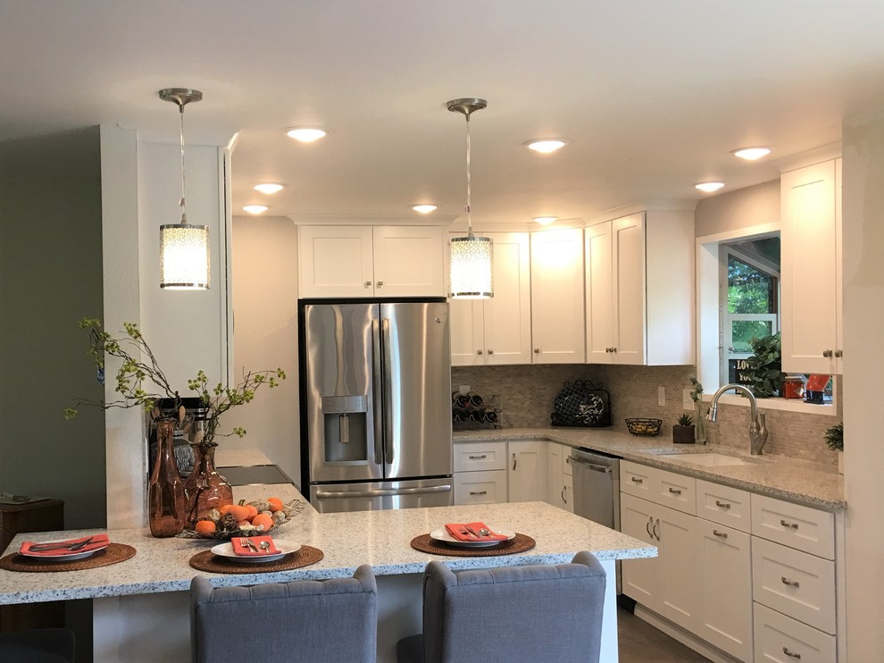 Kitchen - mid-sized transitional kitchen idea in Seattle