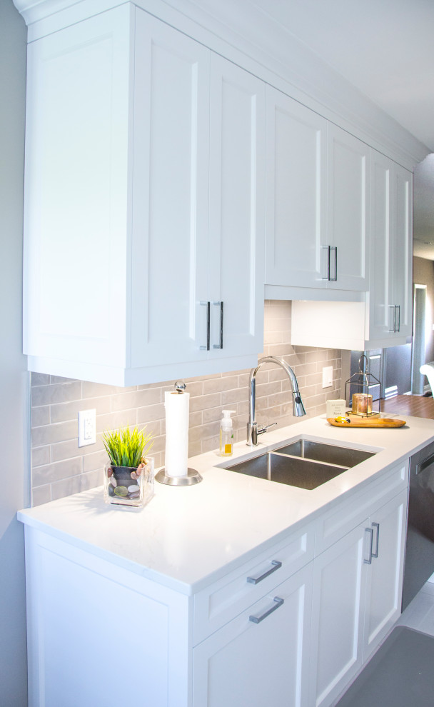 Inspiration for a transitional kitchen remodel in Toronto