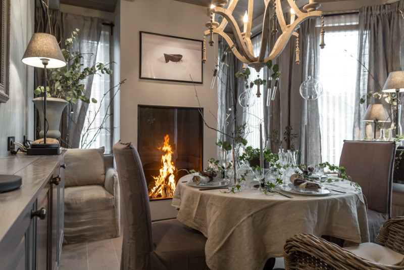 Кухня гостиная с камином