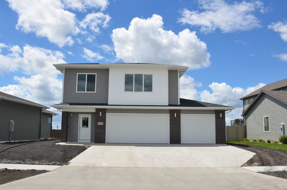 Home design - transitional home design idea