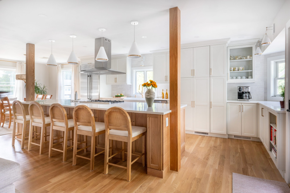 Kitchen - transitional kitchen idea in New York