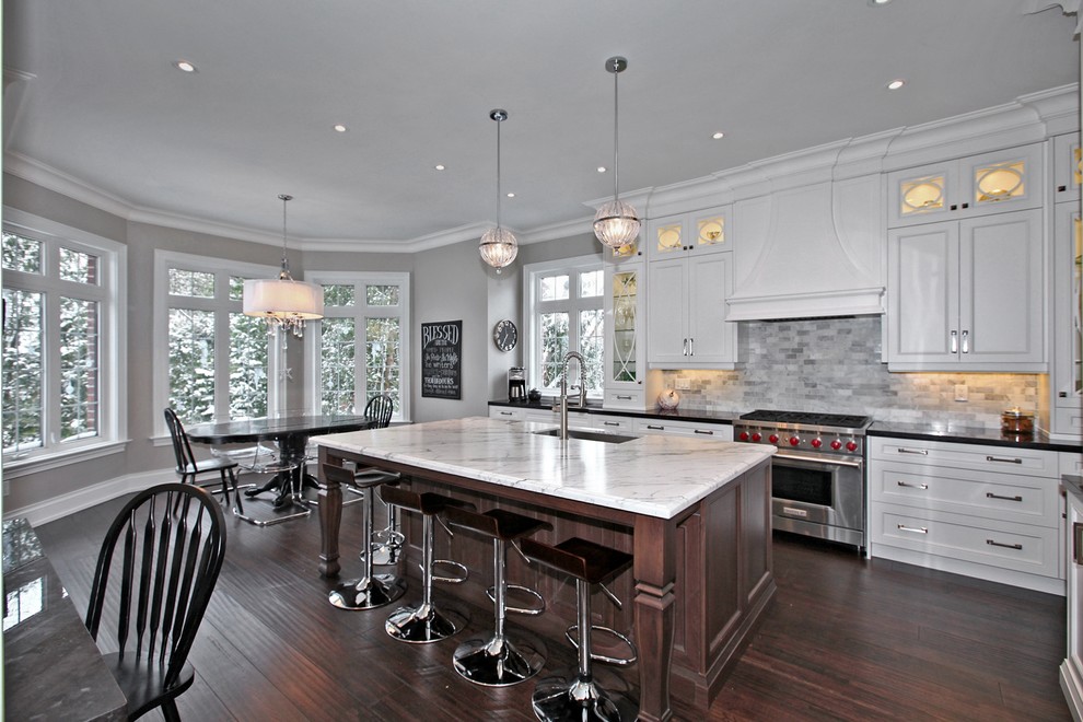 Inspiration for a traditional kitchen in Toronto.