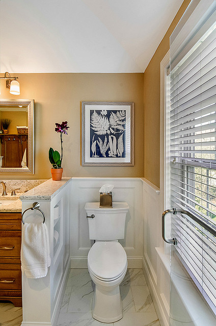 Clutter Free Master Bath contemporain-salle-de-bain