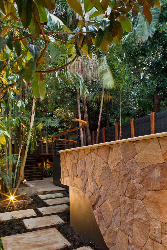 Inspiration for a contemporary garden in Sydney.