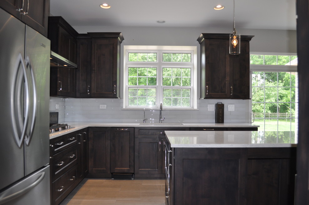 Example of a transitional kitchen design in Chicago