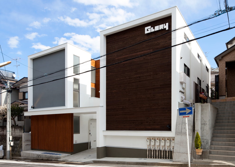 Inspiration for a contemporary home design remodel in Yokohama