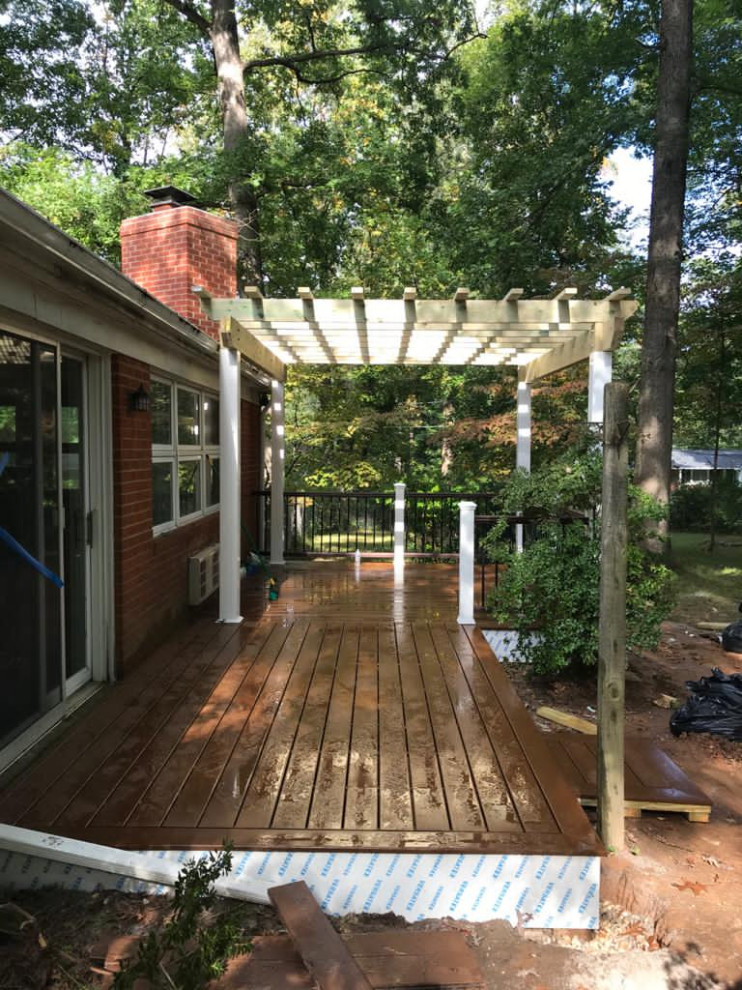 Example of a mid-century modern deck design in DC Metro