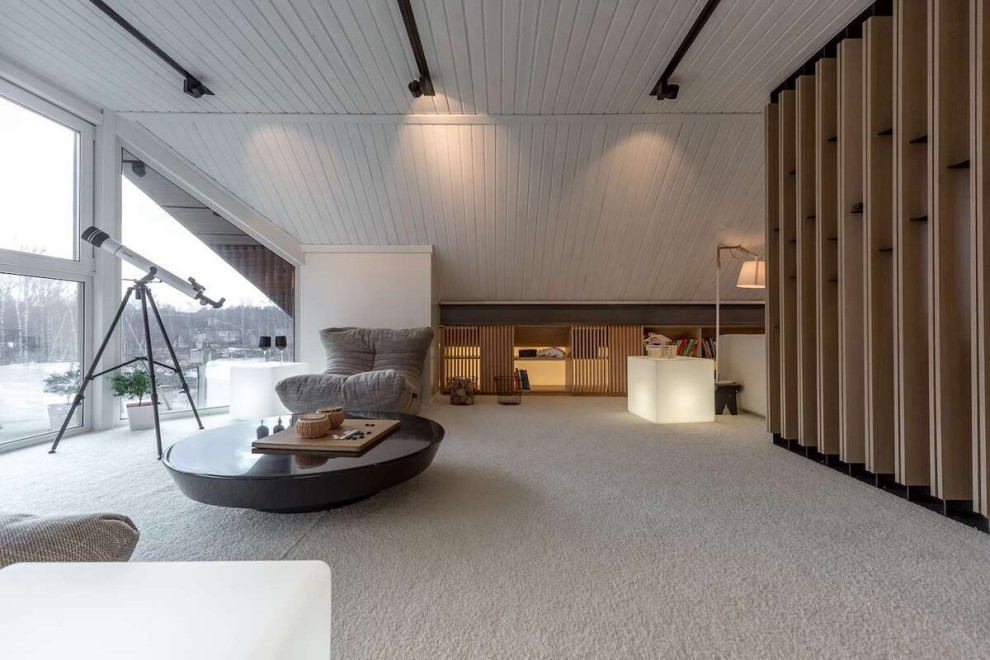 Cette image montre un salon blanc et bois design de taille moyenne et fermé avec une salle de réception, un mur blanc, moquette, un sol blanc, un plafond en lambris de bois et du lambris de bois.